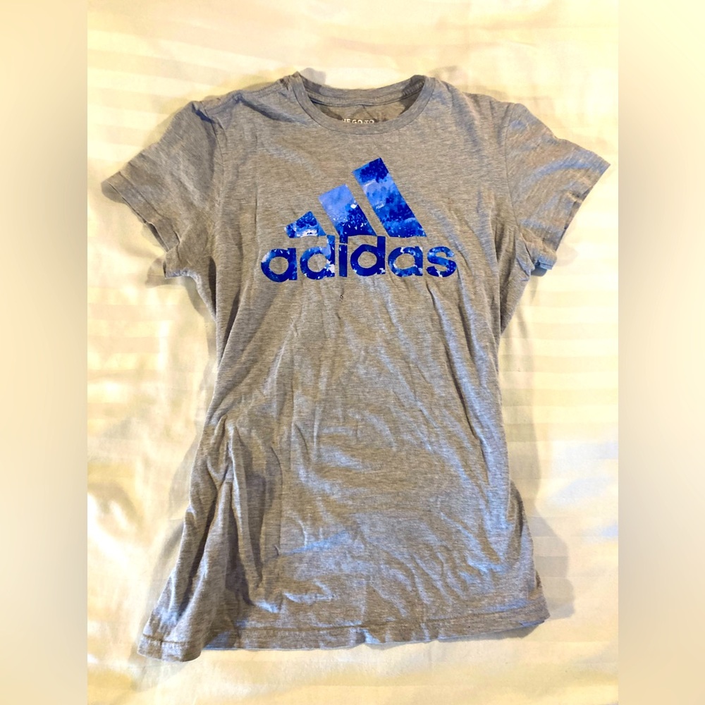 GREY ADIDAS LOGO TEE- galaxy pattern logo classic tee size medium